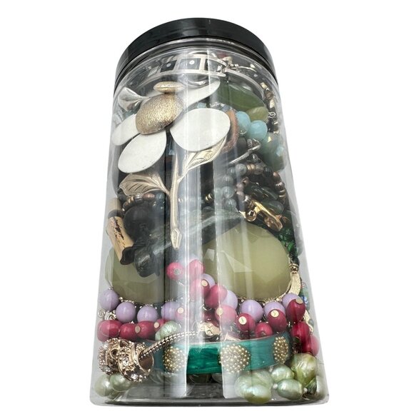 Mystery Jewelry Jar #1054 Wearable Quality Pieces 2lbs Necklace Bracelet Earring - Picture 3 of 4